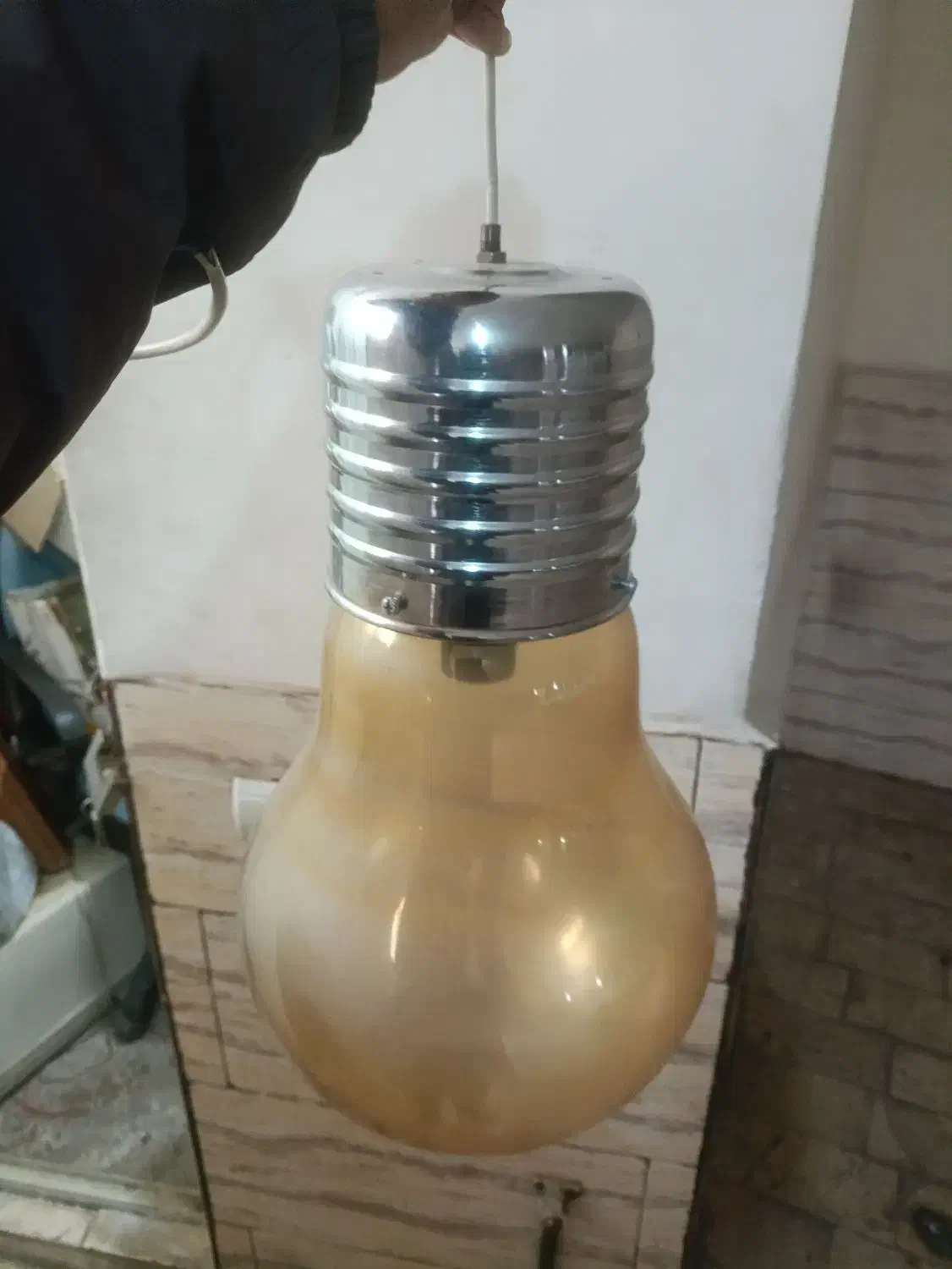 لوستر لامپی بزرگ|لوستر و چراغ آویز|محمدشهر, همایون ویلا|دیوار