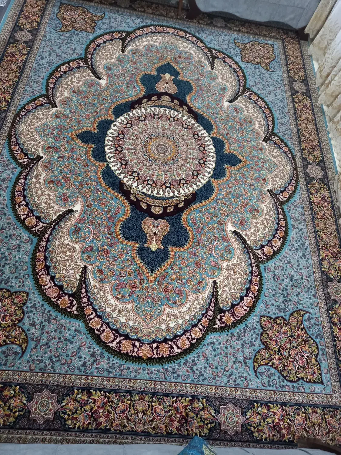 یک تخت فرش متری نو|فرش|گلبهار, شهر جدید گلبهار|دیوار