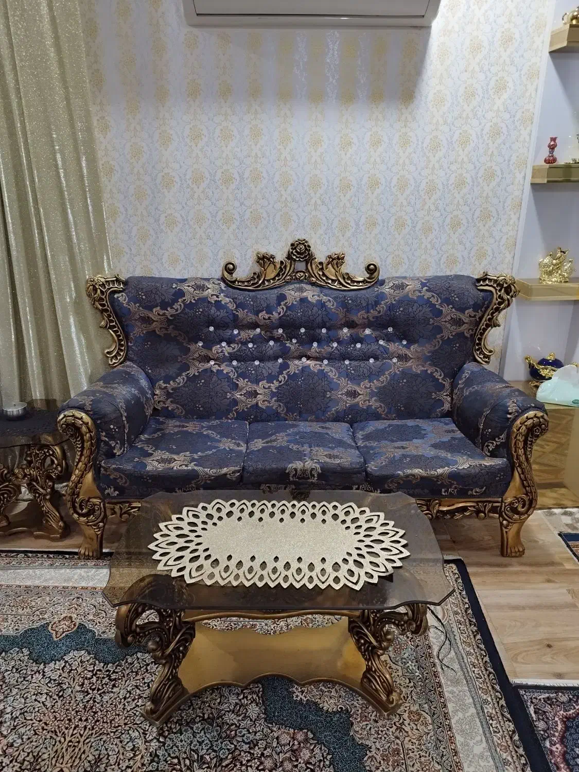 مبل سلطنتی ۷ نفره بهمراه سه عدد میز عسلی|مبلمان خانگی و میز عسلی|آستانه اشرفیه, |دیوار