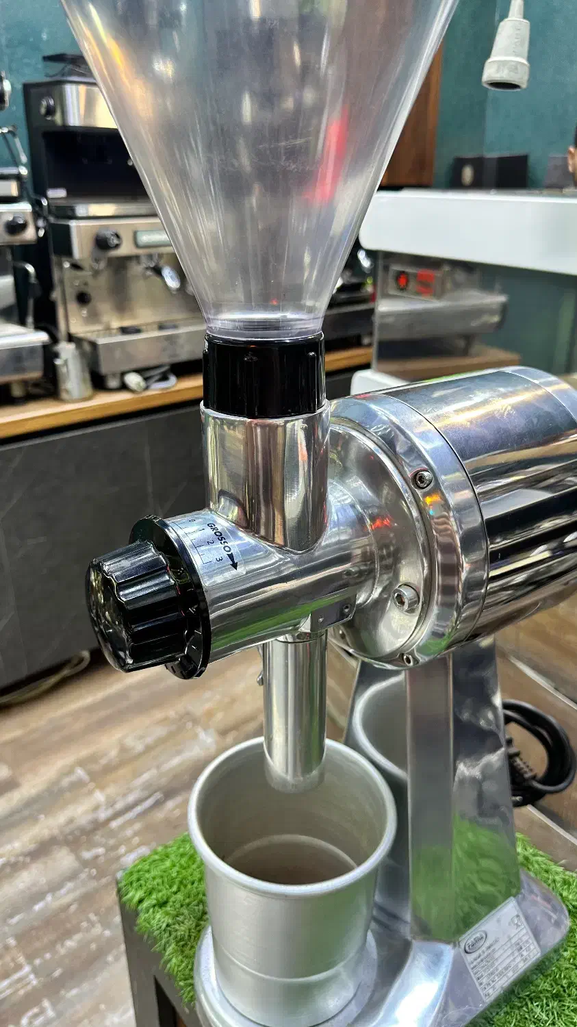 اسیاب فله زن فاما|کافی‌شاپ و رستوران|کرج, برغان|دیوار