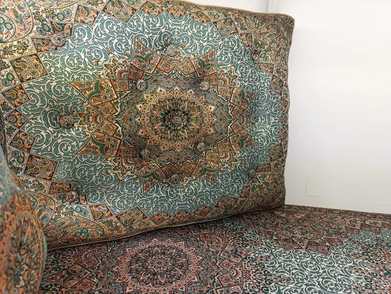 کرسی شاه نشین عباسی 7تیکه|پشتی|شیروان (خراسان), |دیوار