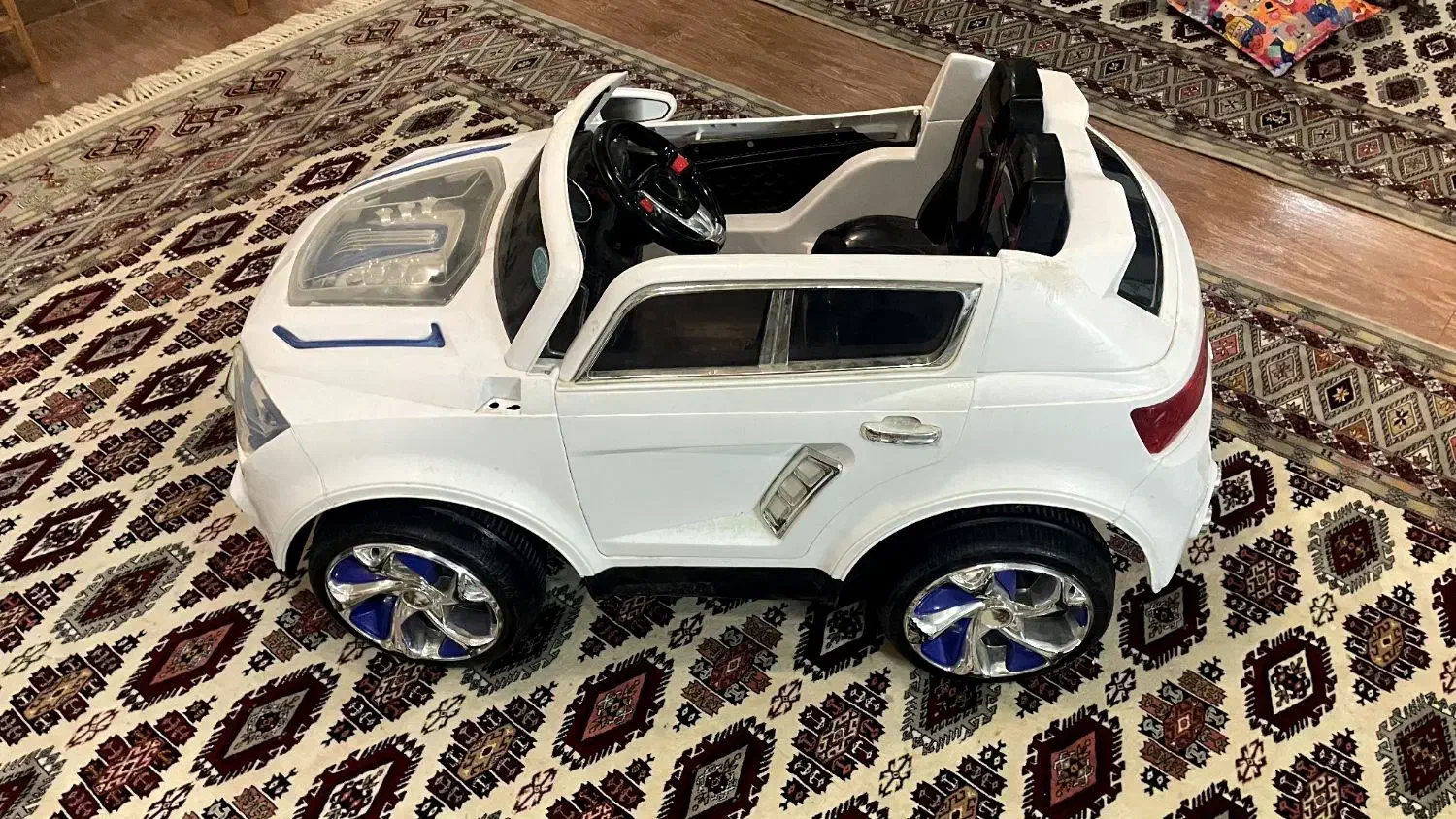 ماشین شارژی|اسباب‌بازی بچه|کلاله, |دیوار