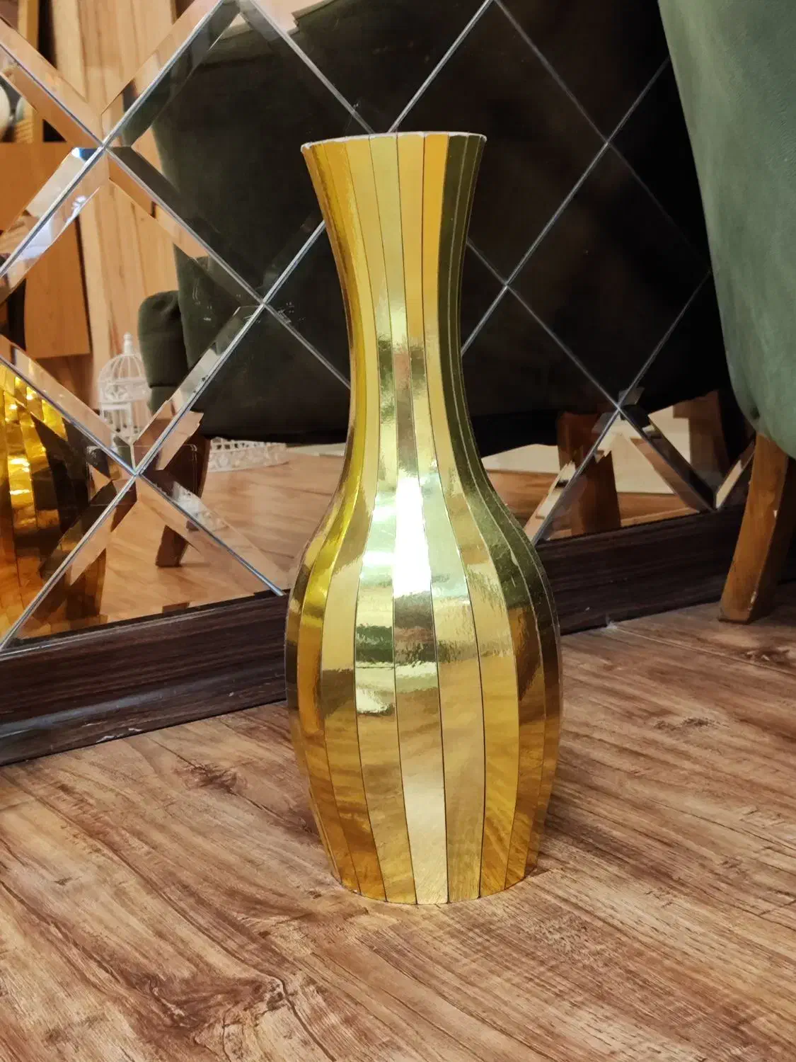 گلدان طلایی دکوراتیو|صنایع دستی و سایر لوازم تزئینی|بندرعباس, |دیوار