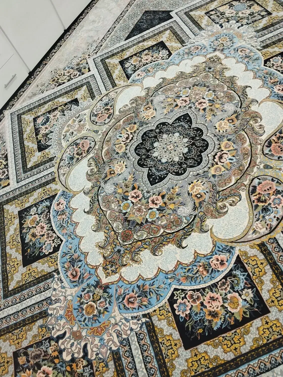 فرش نو وزرا|فرش|گلبهار, شهر جدید گلبهار|دیوار