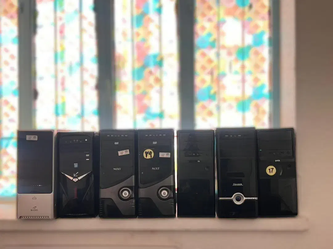 فروش تعدادی  کیس و مانیتور سالم|رایانه رومیزی|بوشهر, |دیوار