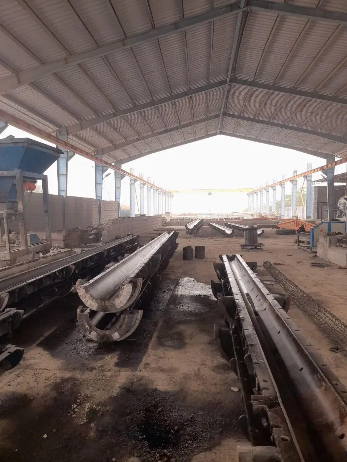 استخدام آرماتوربند و بتن ریز و کارگر ساده|استخدام صنعتی، فنی، مهندسی|میناب, |دیوار