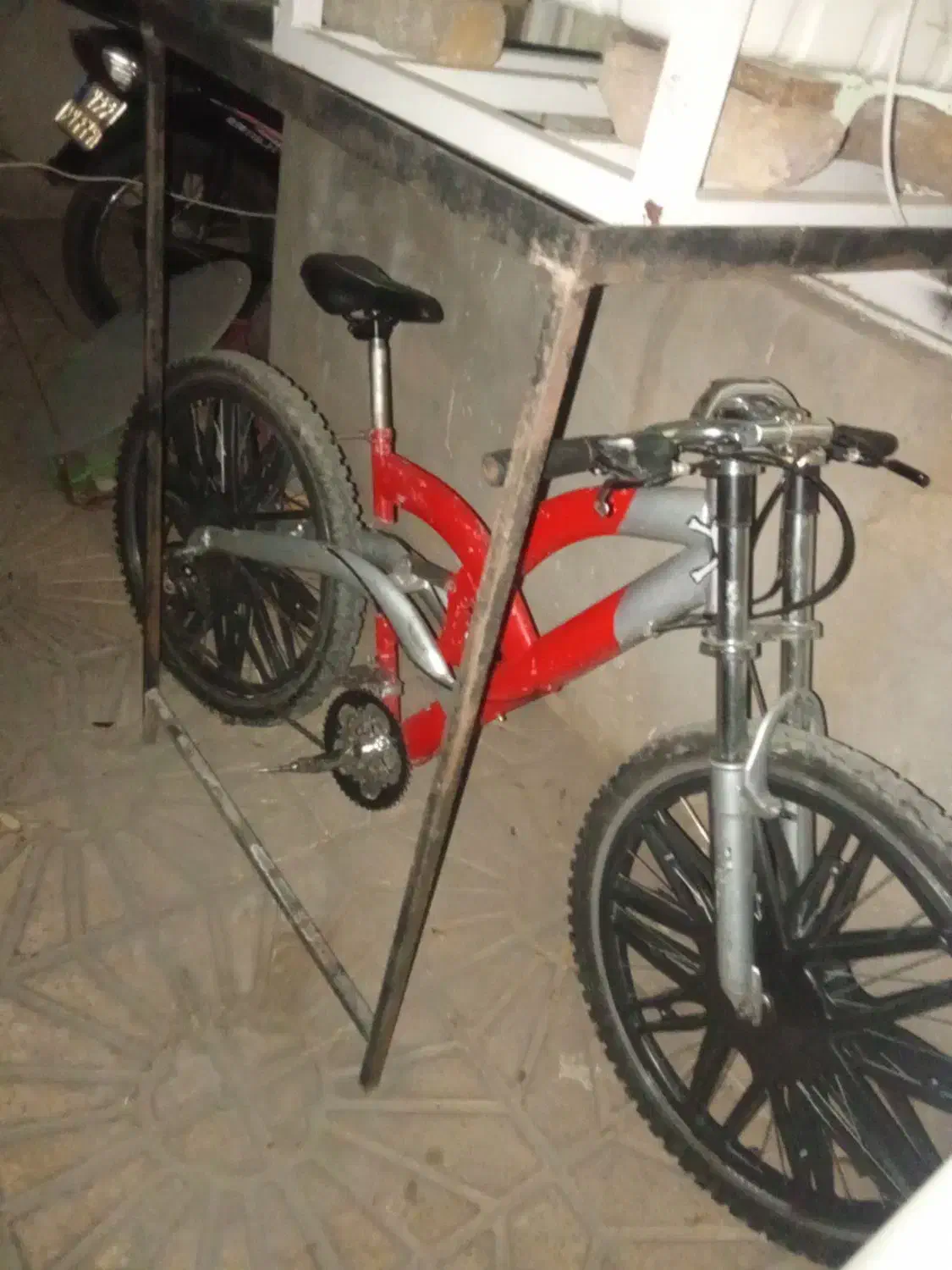 دوچرخه|دوچرخه، اسکیت، اسکوتر|تربت‌حیدریه, آبشار|دیوار