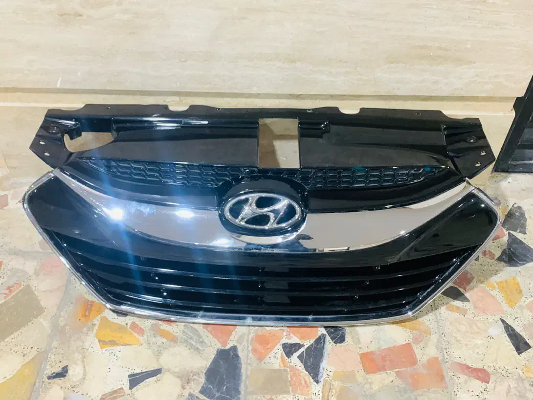 جلو پنجره اصلی توسان ۲۰۱۵-۲۰۱۴|قطعات یدکی و لوازم جانبی|شیراز, سفیرشمالی|دیوار