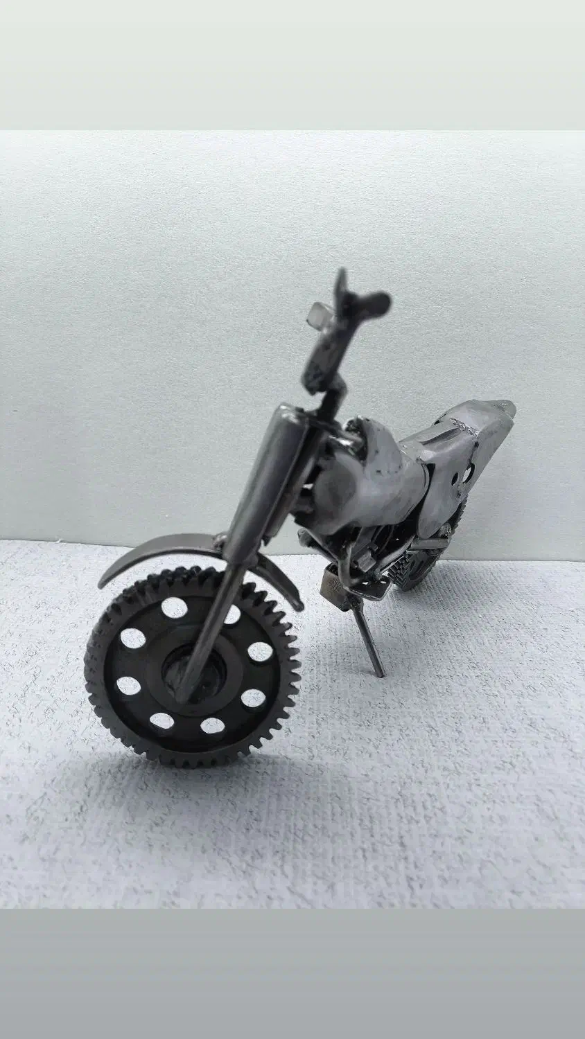 سازه های فلزی|مجسمه، تندیس، ماکت|اصفهان, بهارستان (مخابرات)|دیوار