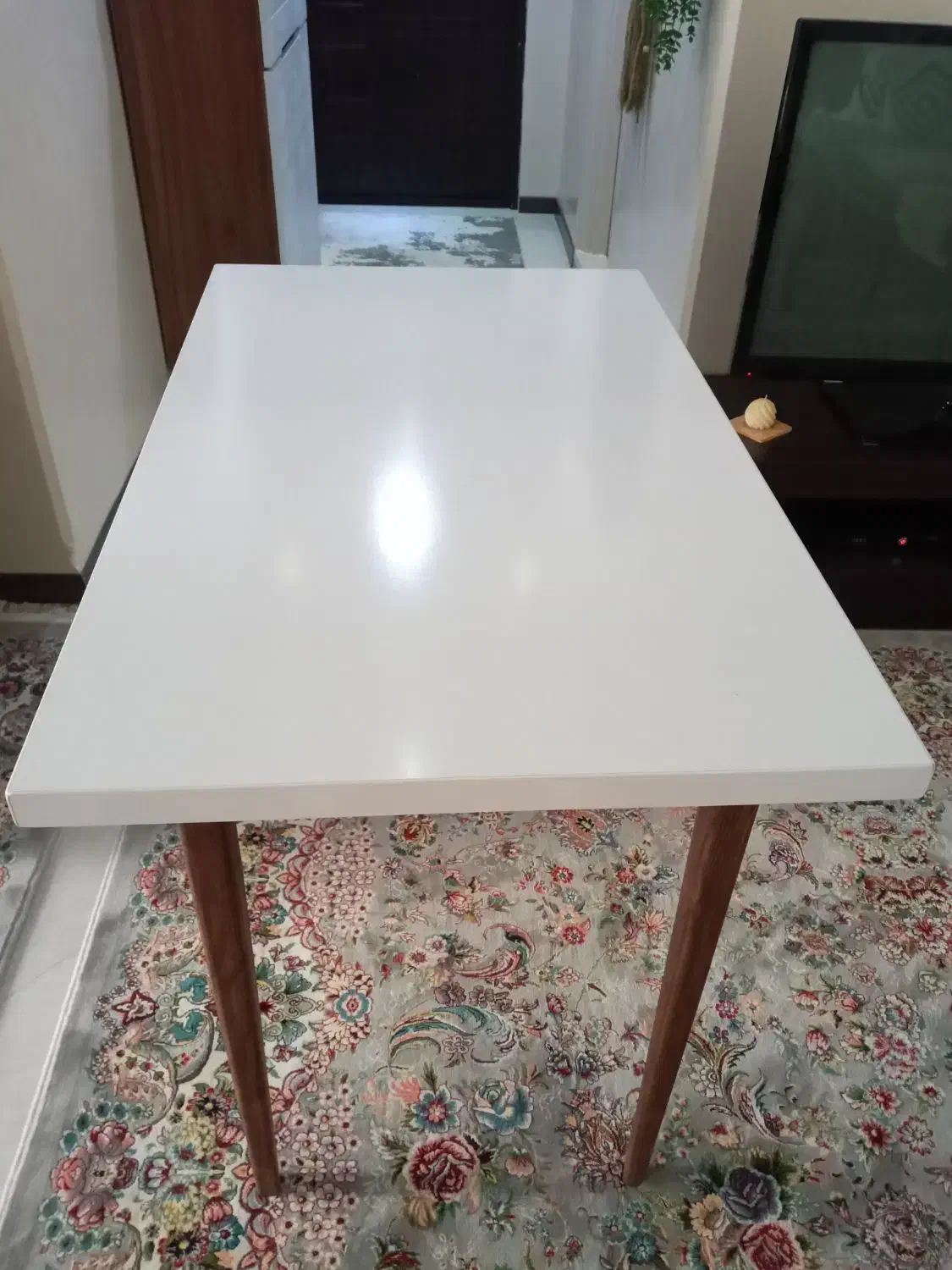 میز صفحه ام دی اف با پایه های چوبی|میز و صندلی غذاخوری|تهران, حکیمیه|دیوار