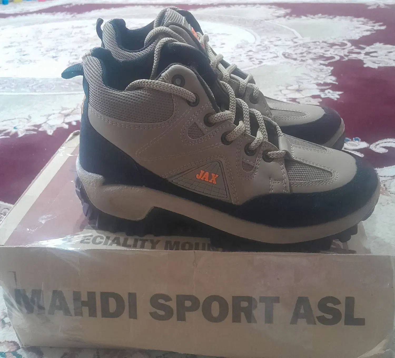 کفش|کیف، کفش، کمربند|ششده و قره بلاغ, |دیوار