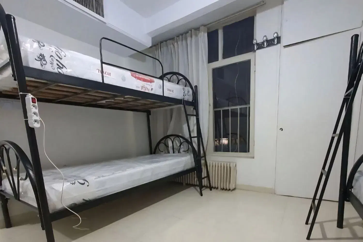 خوابگاه آقایان،پسرانه ترددآزادشعبه تجریش وباهنر|اجارهٔ کوتاهمدت آپارتمان و سوئیت|تهران, تختی|دیوار