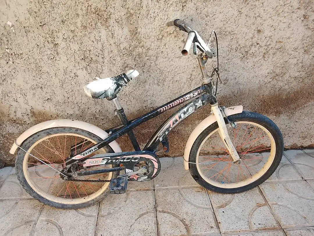 دوچرخه ۲۰ .سالم .فقط لاستیک جلو پنچر هست|دوچرخه، اسکیت، اسکوتر|زرقان, |دیوار