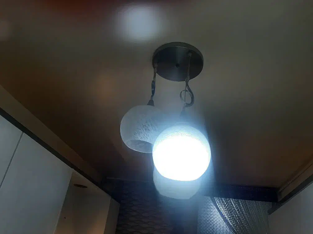 لوستر ۳شاخه کاملا سالم|لوستر و چراغ آویز|تهران, ازگل|دیوار