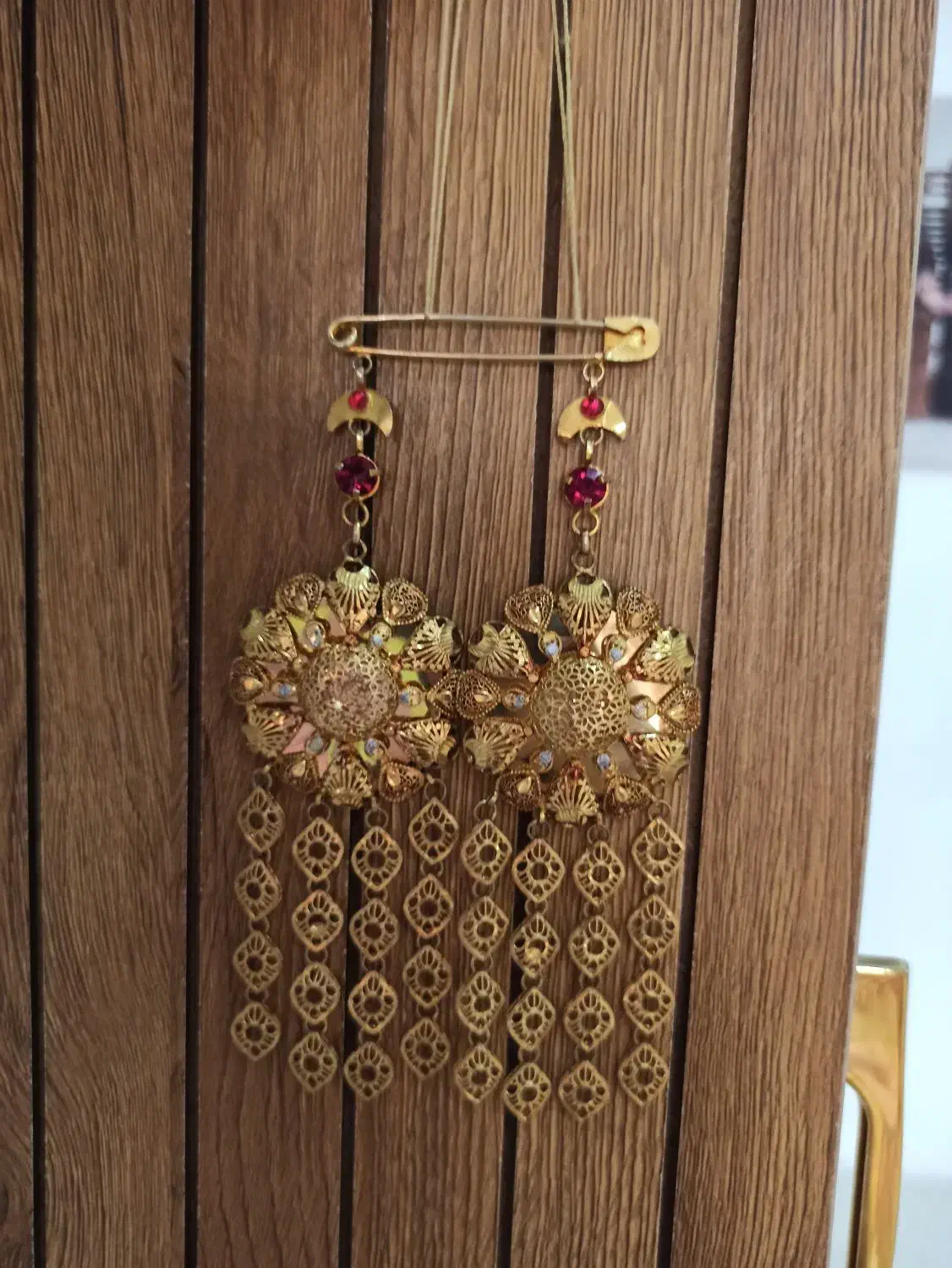 سوزن زیر گلو  سنحاق|جواهرات|شیراز, کوی زهرا|دیوار