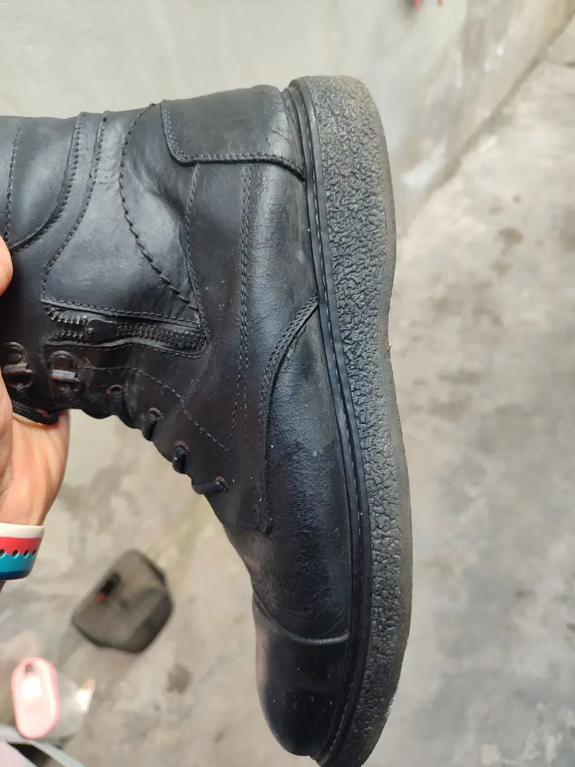 پوتین کاملاً چرم|کیف، کفش، کمربند|آستانه اشرفیه, |دیوار