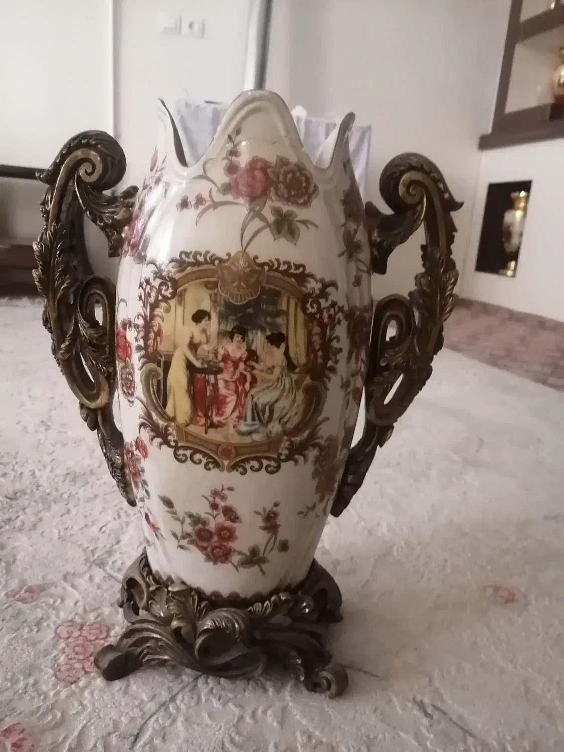 گلدون زیر خاکی|کلکسیون اشیاء عتیقه|اصفهان, آبشار|دیوار