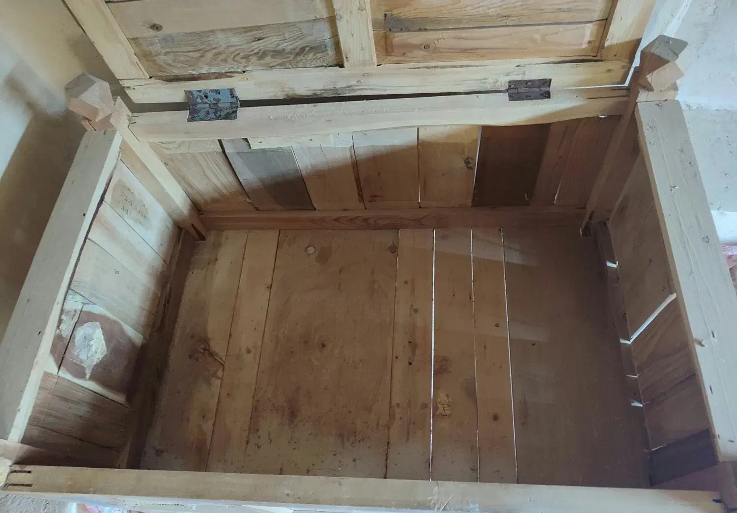 صندوق چوبی قدیمی|کلکسیون اشیاء عتیقه|بیرجند, |دیوار