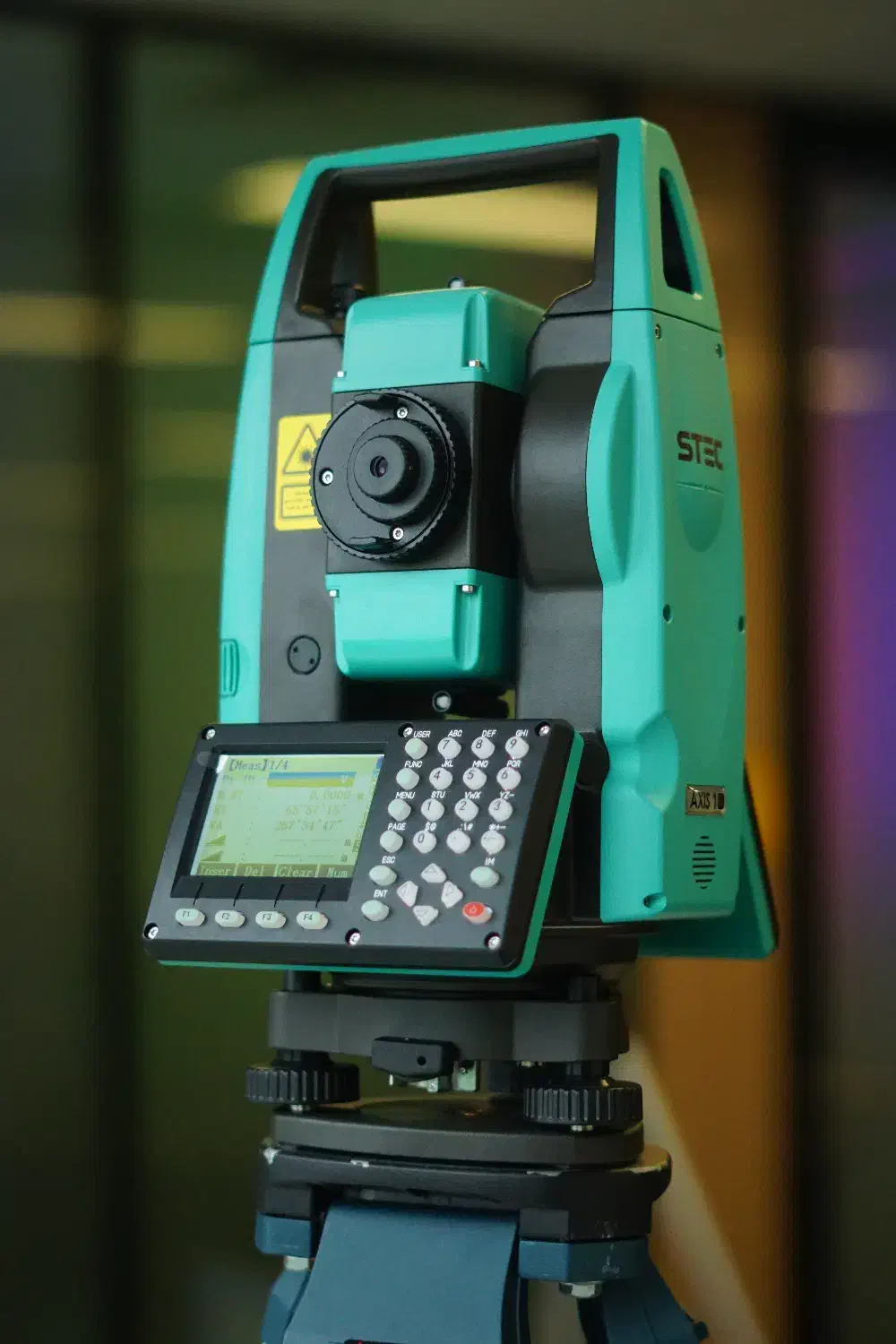 دوربین نقشه برداری توتال استیشن با منوی لایکا|ماشین‌آلات صنعتی|رشت, چمارسرا|دیوار