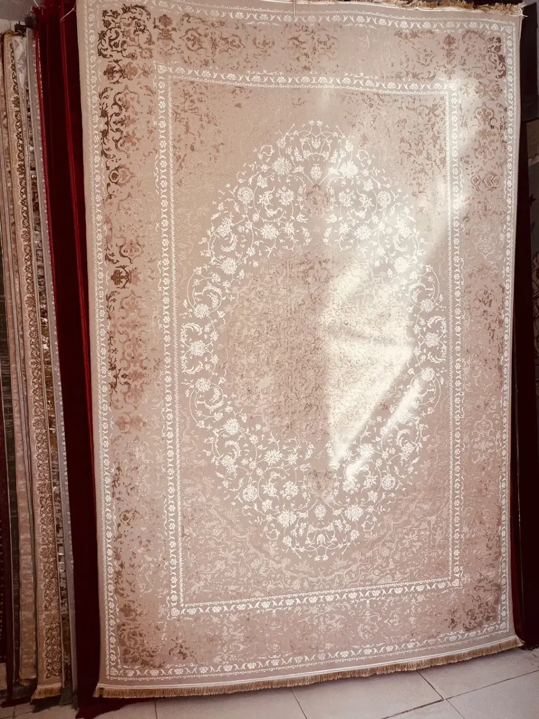 سرای فرش و قالیچه|فرش|نیشابور, محله میدان باغات|دیوار