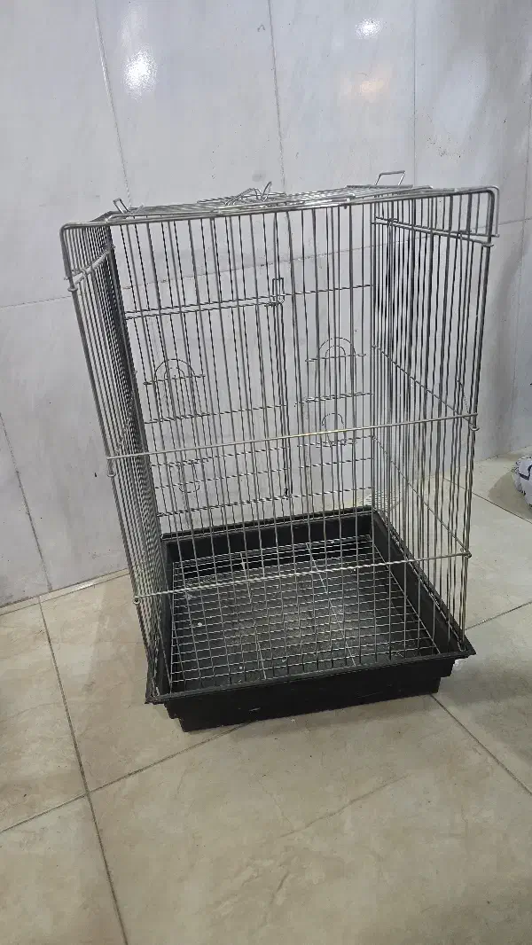 قفس فلزی بزرگ تاشو با سینی پلاستیکی.تمیز و محکم|لوازم جانبی حیوانات|شاهین‌شهر, طالقانی|دیوار