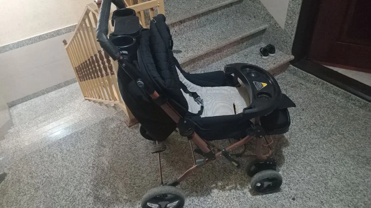 کالسکه  کم کارکرد|اسباب‌‌بازی|پره‌سر, |دیوار