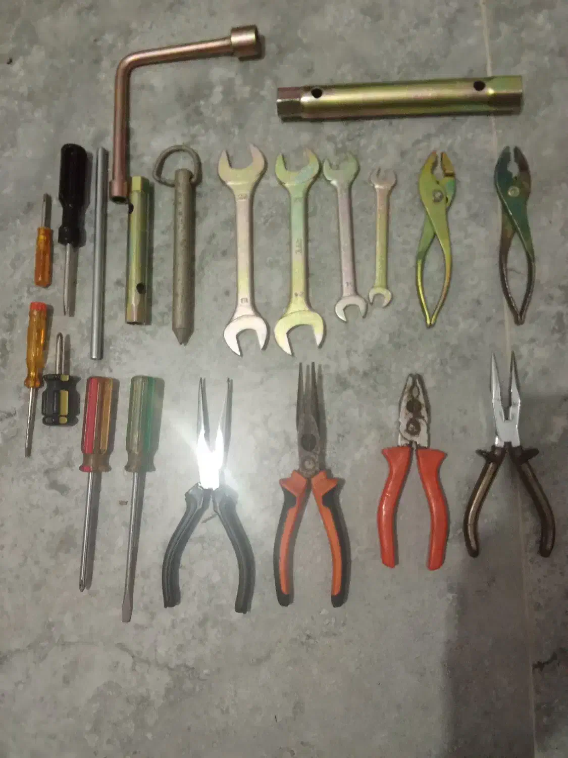 آچار. پیچ گوشتی|ابزارآلات|ساری, |دیوار