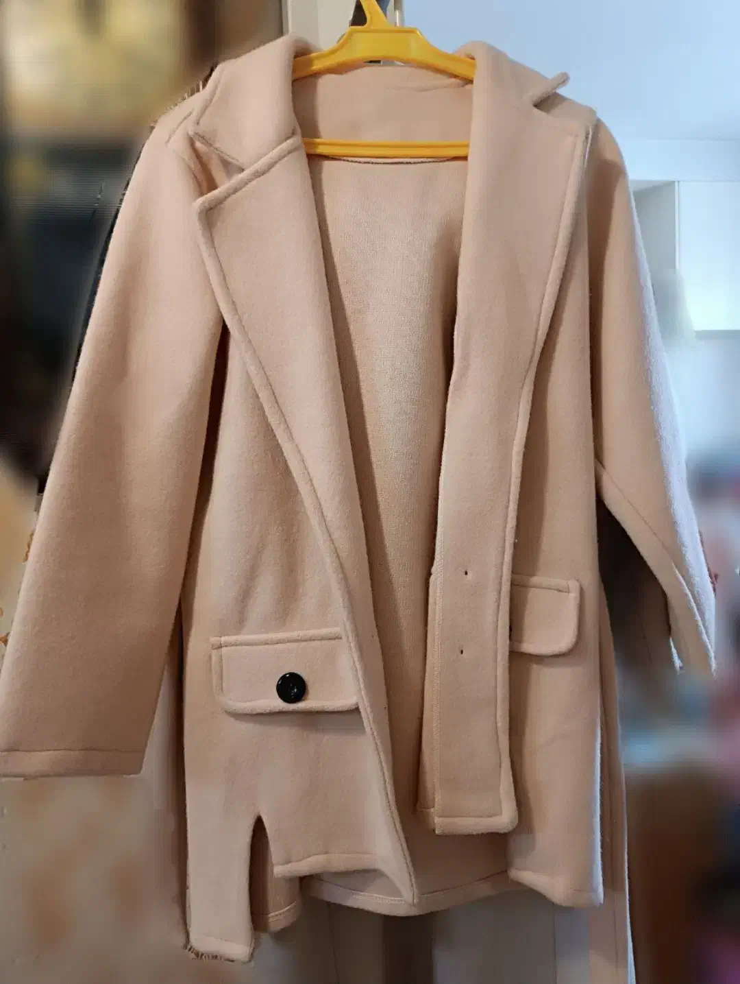 تعدادی لباس زنانه|لباس|رباطکریم, مسکن مهر آبشناسان|دیوار