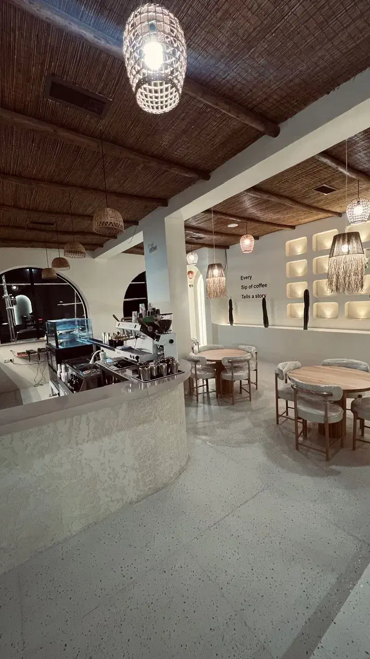 نیازمند باریستا و کمک آشپز و ویتر و نیروی ساده|استخدام خدمات فروشگاه و رستوران|نوشهر, |دیوار