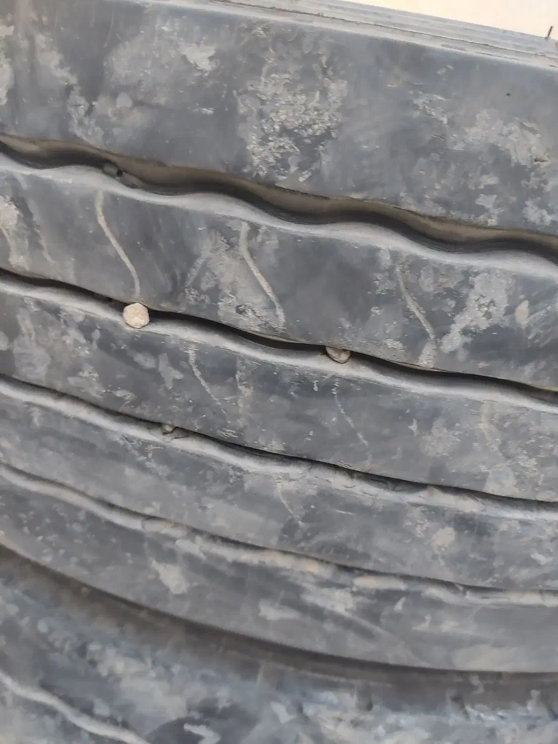 لاستیک ایسوزو کار کرده|قطعات یدکی و لوازم جانبی|چرداول, |دیوار