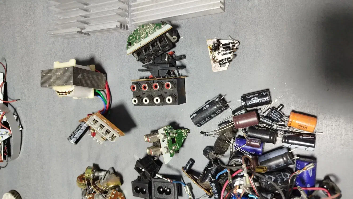 قطعات امپلی فایر و الکترونیک یکجا|سیستم صوتی خانگی|تهران, شهرک رضویه|دیوار