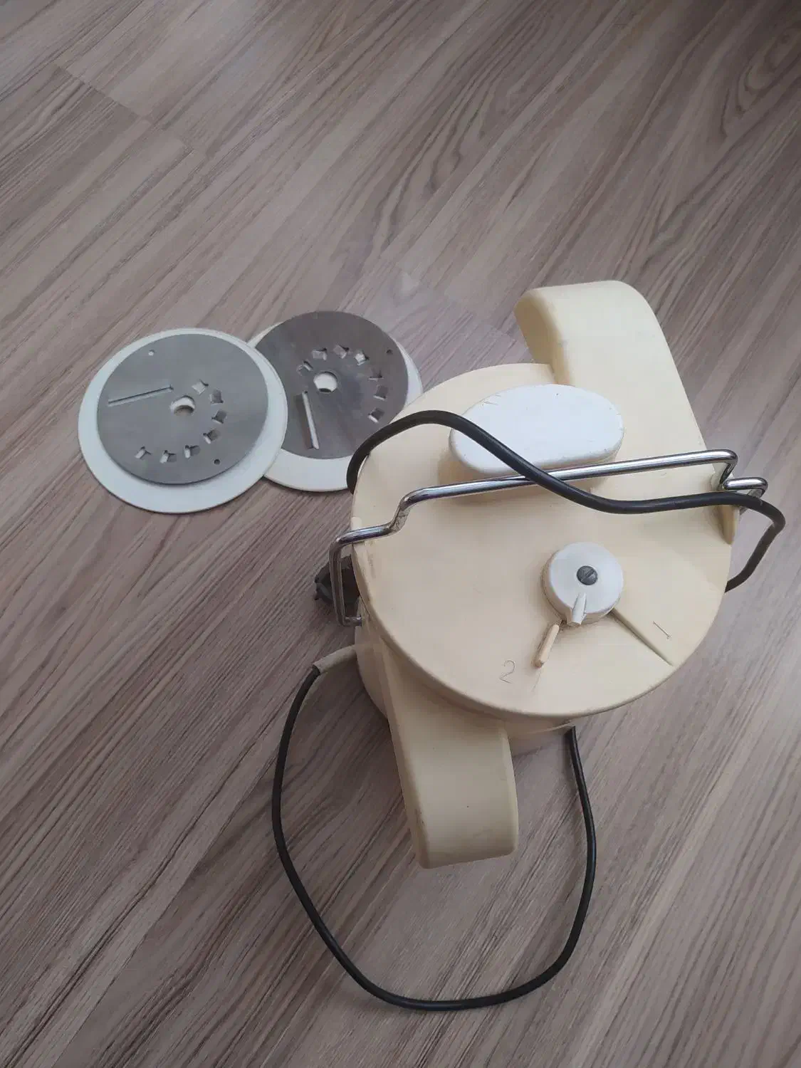 آب میوه گیری آلمانی ، روسی|آبمیوه‌گیر و آب‌مرکبات‌گیر|تبریز, |دیوار