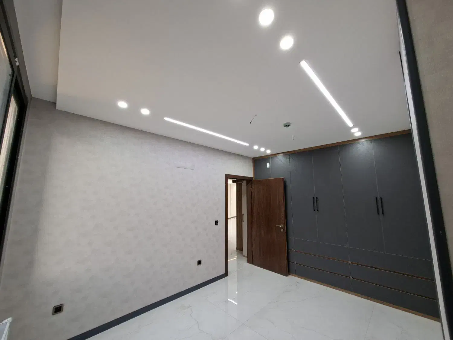 خدمات تخصصی برق ساختمان برقکار برق کاری|خدمات پیشه و مهارت|خمینی‌شهر, |دیوار