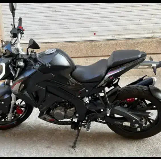 بنلی 180s|موتورسیکلت|اندیشه, اندیشه فاز ۱|دیوار