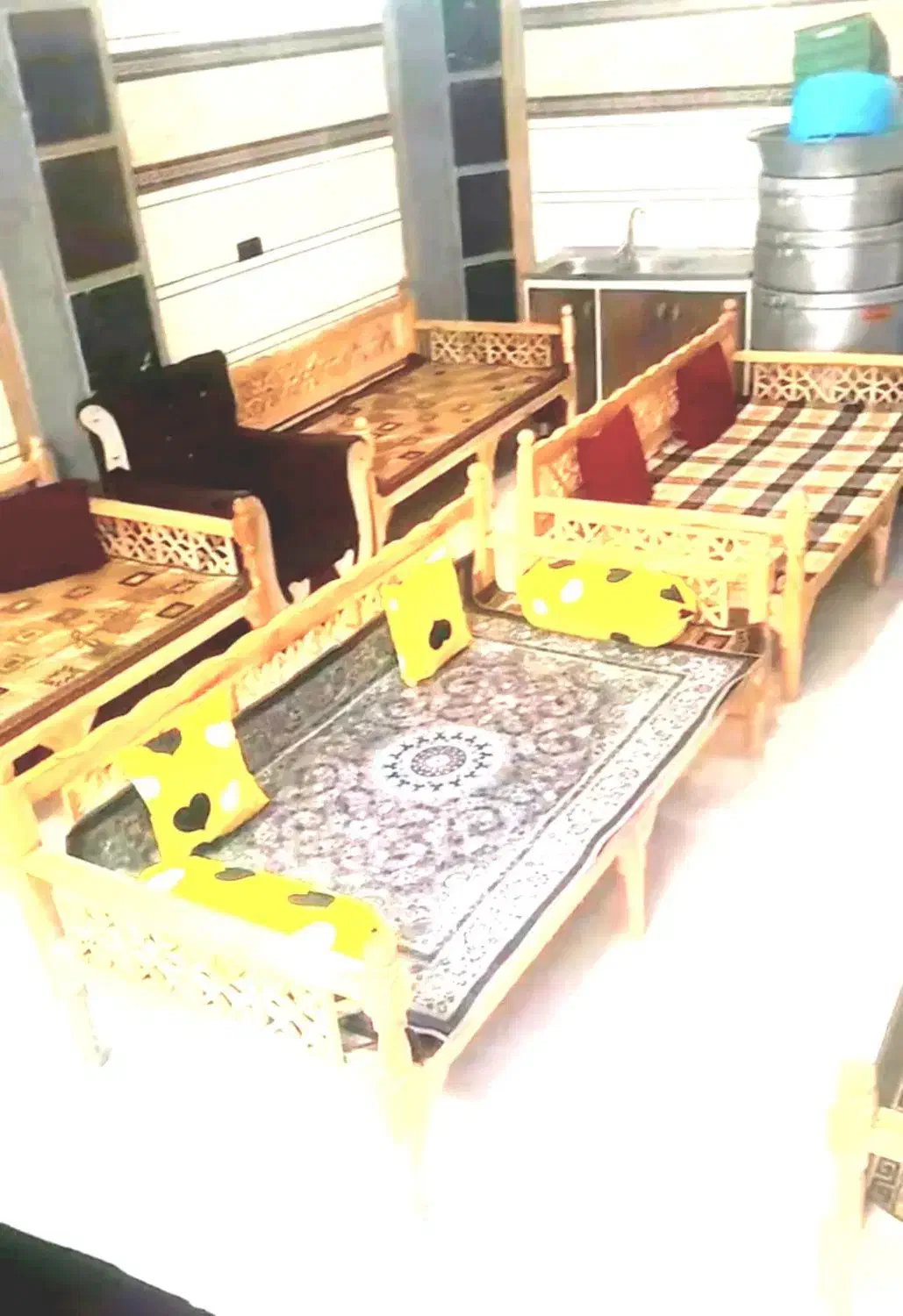 تخت سنتی ۲۰۰ در ۱۰۰ چوب نراد هفت پایه|تخت و سرویس خواب|لیسار, |دیوار