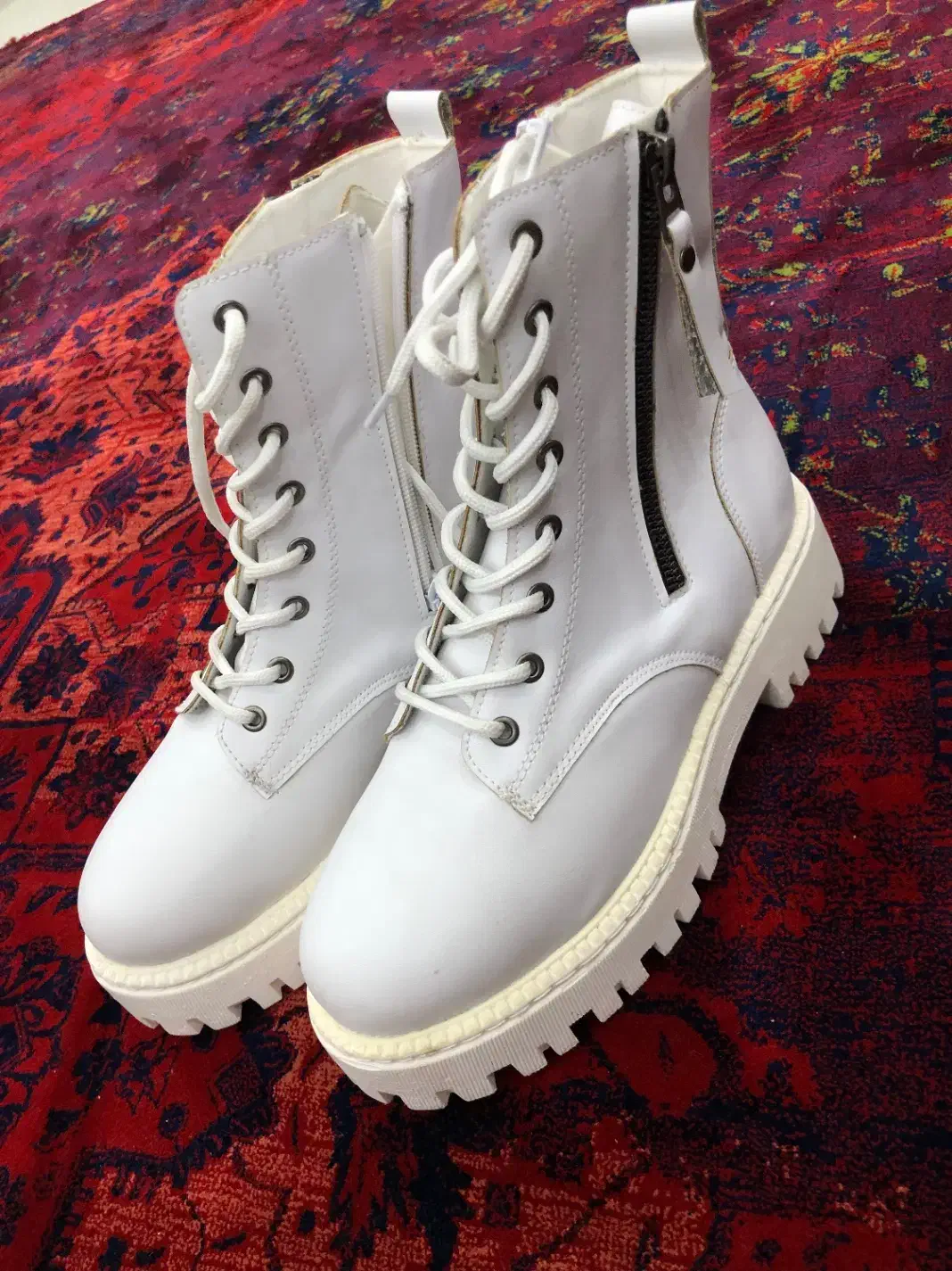 نیم بوت|کیف، کفش، کمربند|پرند, فاز ۴|دیوار