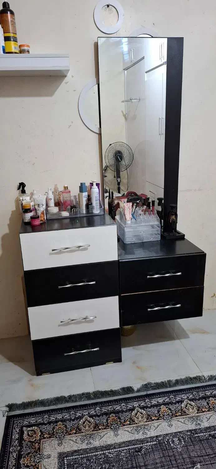 میز ارایشی|تخت و سرویس خواب|فولادشهر, فولادشهر|دیوار