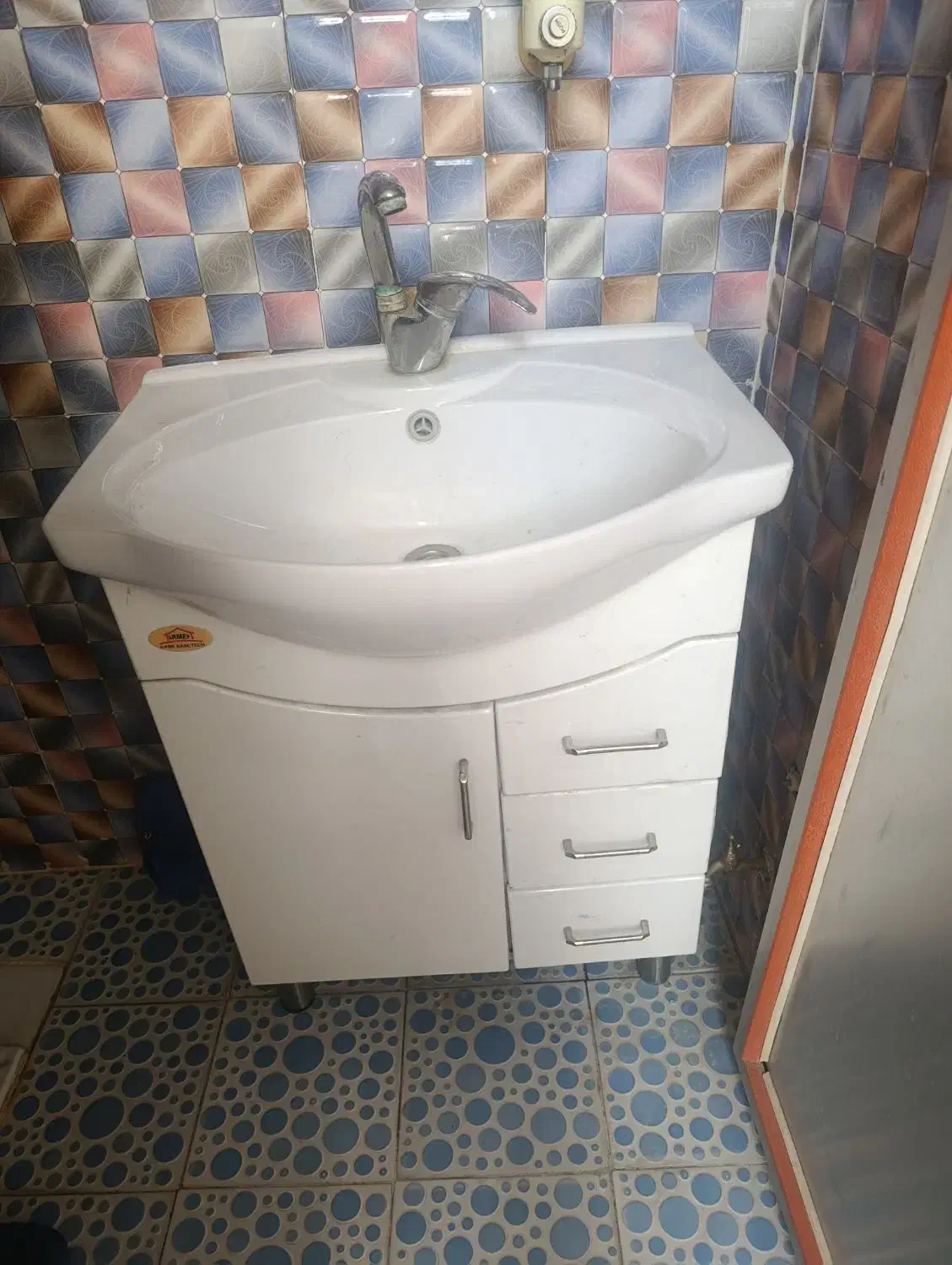 روشویی|لوازم سرویس بهداشتی|اراک, |دیوار