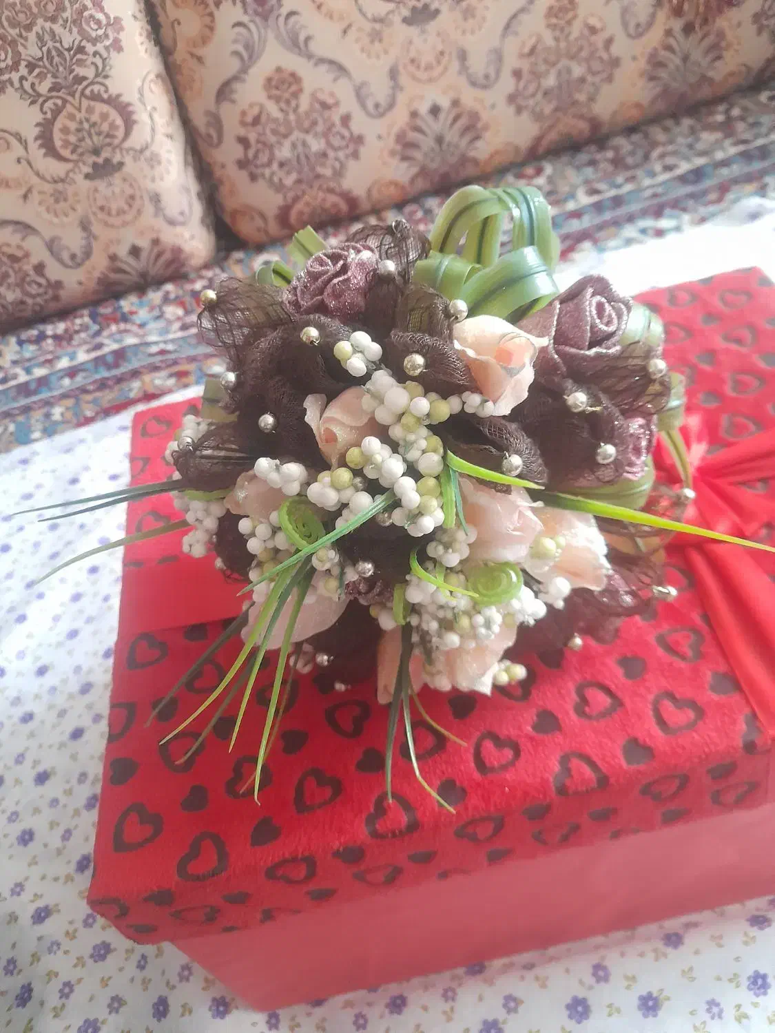 دسته گل یخی با جعبه بله برون|گل مصنوعی|ایلام, |دیوار