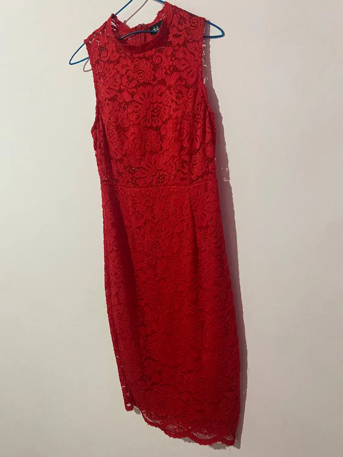 پیراهن قرمز|لباس|آستارا, |دیوار