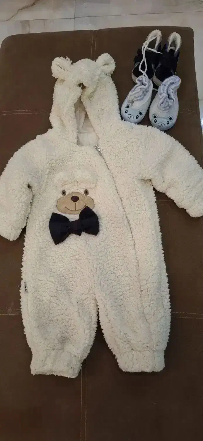 لباس و کفش کودک|کفش و لباس بچه|خوی, |دیوار