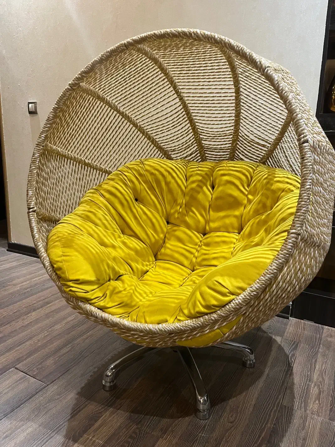 صندلی گردون|صندلی و نیمکت|اردبیل, |دیوار