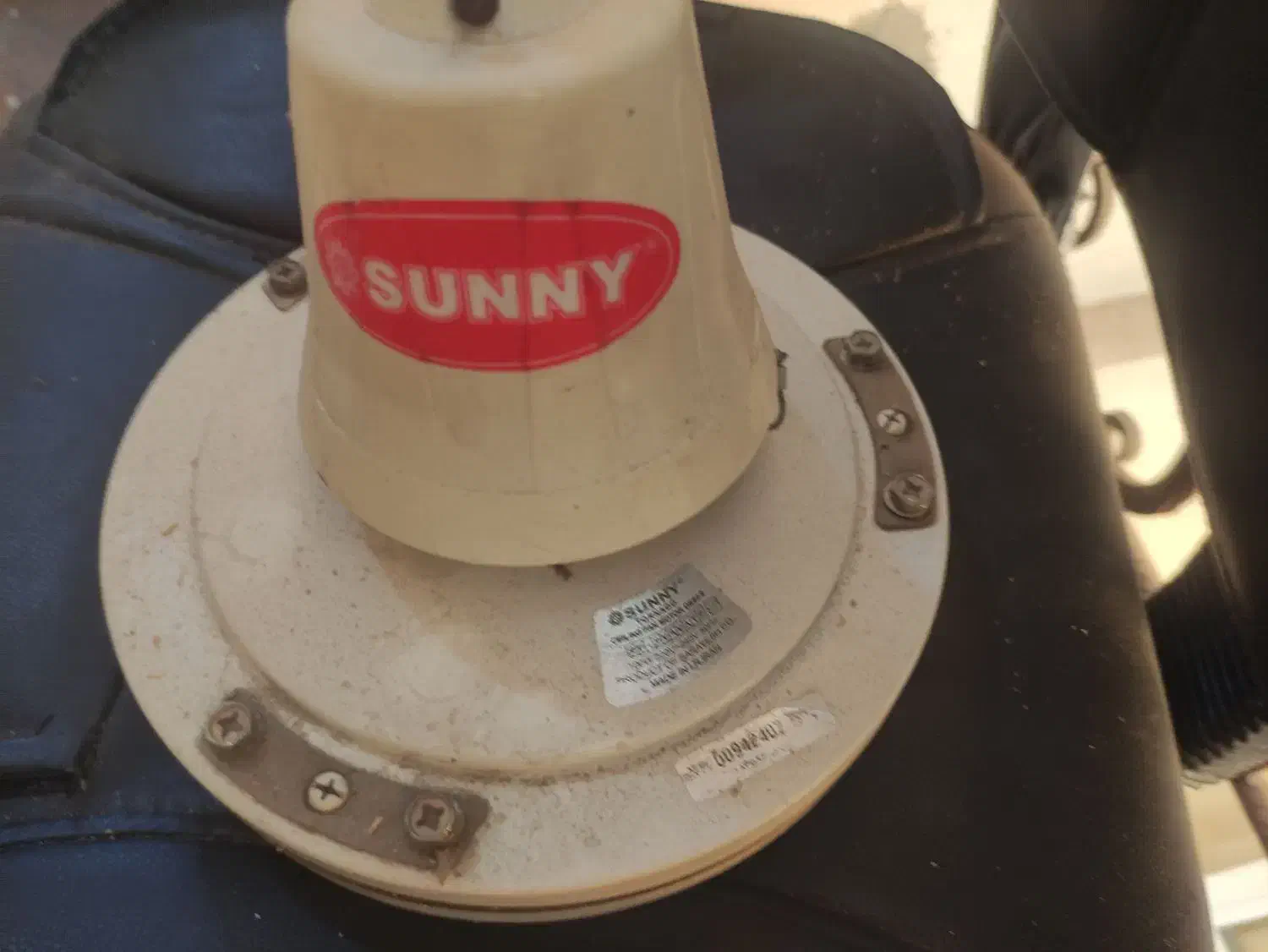 پنکه سقفی با پره و کلید دیواری|پنکه و تصفیهکنندهٔ هوا|رشت, شهرک قدس|دیوار