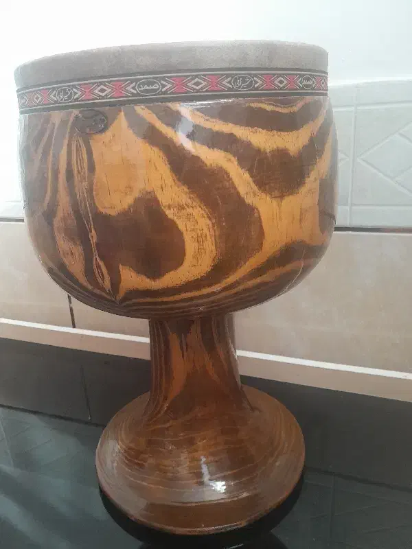 تمبک|سازهای سنتی|اصفهان, دوطفلان|دیوار