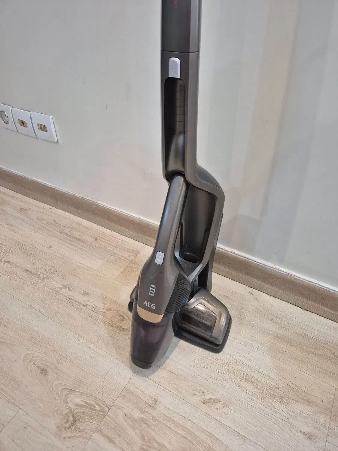 جارو شارژی  AEG|جاروبرقی، جارو شارژی، بخارشو|تهران, کوی بیمه|دیوار