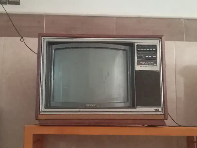 تلوزیون قدیمی|تلویزیون و پروژکتور|ساوه, |دیوار