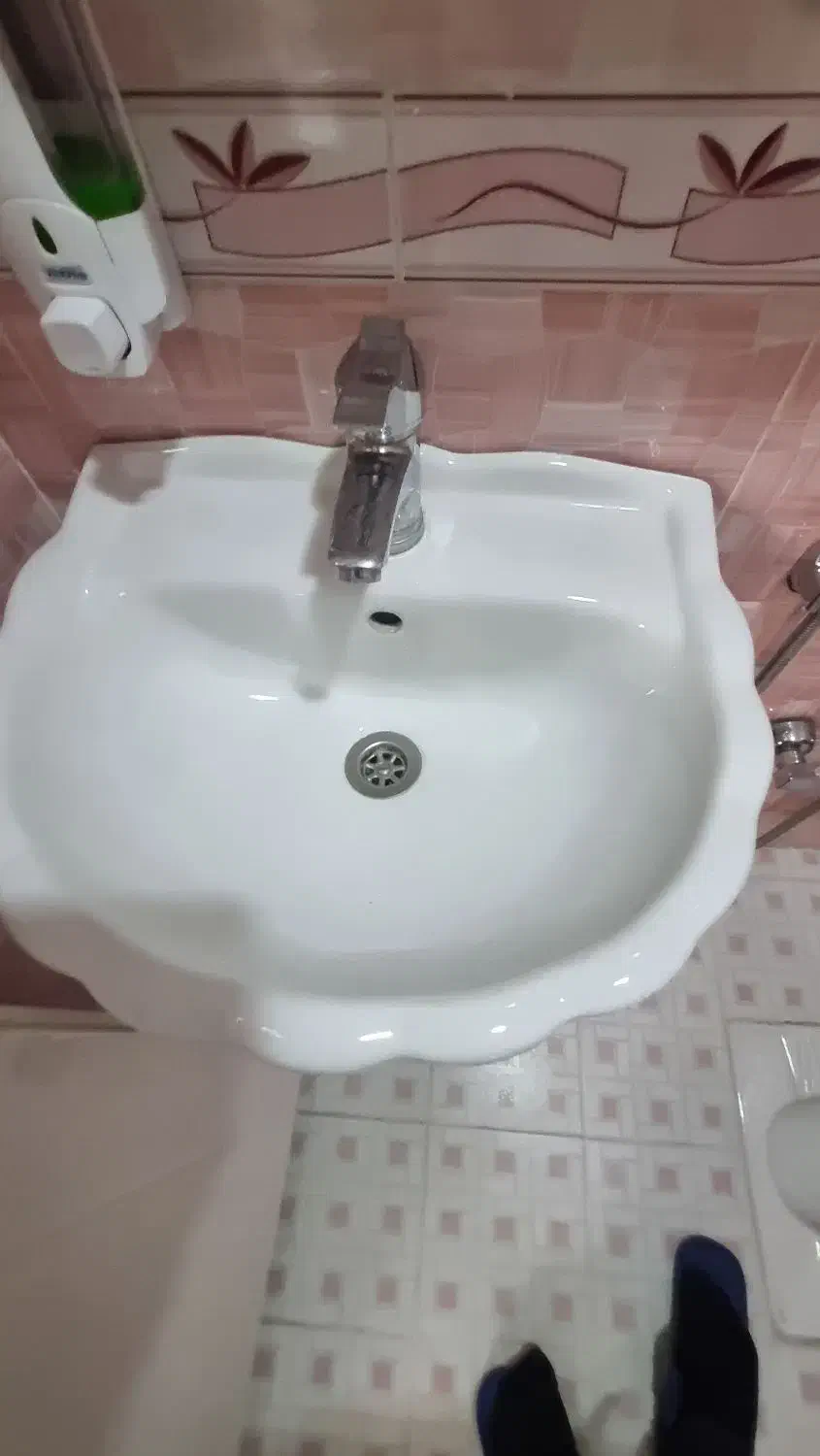 روشویی کاملا تمیز|لوازم سرویس بهداشتی|تبریز, |دیوار