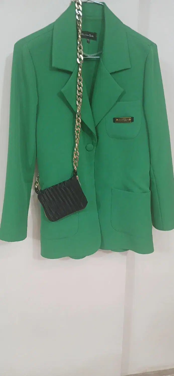 مانتو مازاراتی|لباس|هشتگرد, شهرک وحدت|دیوار