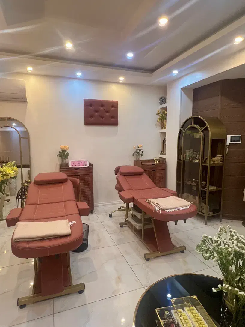 اجاره تخت فیشال در محیطی لاکچری مخصوص متخصصین پوست|اجارهٔ دفتر کار، اتاق اداری، مطب|اصفهان, بوستان آینه خانه|دیوار