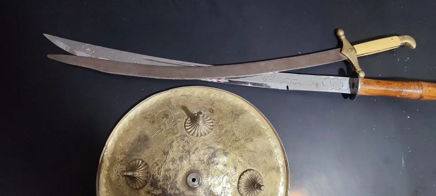 سپر و شمشیر تعزیه|کلکسیون اشیاء عتیقه|کرمان, |دیوار